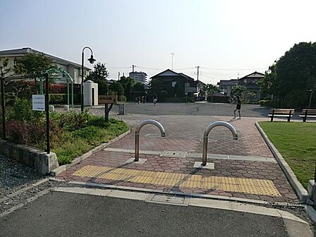 村中公園まで約556m