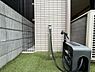 その他：庭には植物への水やりなどに便利な屋外水栓が設置されています。