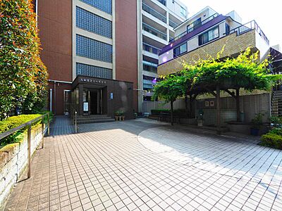 外観：これまでの経験と知識を活かし、お客様に寄り添ったご提案をいたします。お気軽にご相談くださいませ。