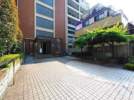 これまでの経験と知識を活かし、お客様に寄り添ったご提案をいたします。お気軽にご相談くださいませ。