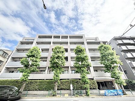 日当たりのよいLDKや収納豊富な住まい等、ご家族のライフスタイルに合った理想の1邸を。