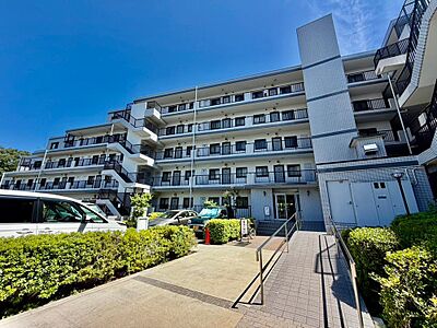 外観：快適に暮らせるよう、工夫された住まいです。ご家族皆様揃って、ぜひご見学ください。
