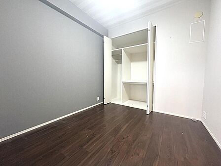 お好みの家具を置いたり、小物を飾り、お気に入りの空間づくりが楽しめそうです。