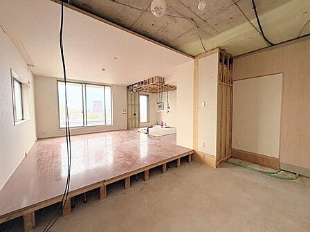 2面採光で明るく風通しのよいLDKです。心地よく広々とした空間は、ご家族の会話も自然と弾みそうです。