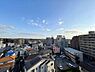 バルコニー：前面に高い建物がないため、青空が広がり開放感ある眺望を楽しむことができます。