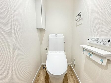 清潔感があるトイレです。仕様の詳細など、気になることはお気軽にお尋ねください。