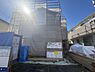 外観：設計士の想いが詰まった、工夫ある住まいです。ご家族皆様揃って、ぜひご見学ください。