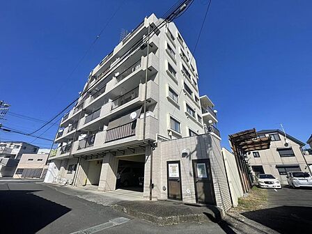 幅広い世代の方が暮らしやすい、豊かな自然とほどよい利便を享受する住環境です。