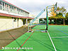 周辺：【美しが丘中学校】1820ｍ　落ち着いた校風と地域の治安の良さが特徴。青いブレザーの制服が象徴的で、学習環境や進路指導も安定しています。