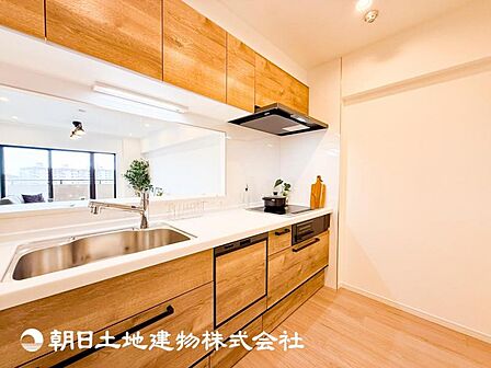 【キッチン】快適な日常を支える機能性と強さがひとつになった自慢のキッチンです。