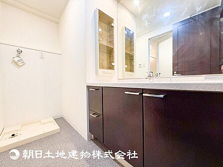 【洗面化粧台】慌ただしい1日が始まり、充実した1日の終わりを締めくくる洗面所。