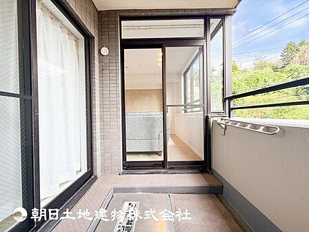 【バルコニー】太陽に愛された家。陽当り・通風に優れた魅力的で快適さを追求した住宅です。