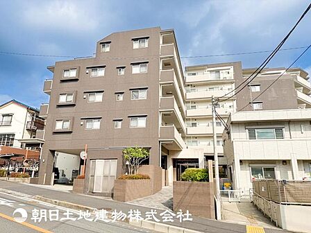 大切なご家族、招いた友人と過ごすひと時を溢れる光が優しく包み込む空間。