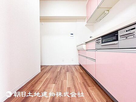 【キッチン】快適な日常を支える機能性と強さがひとつになった自慢のキッチンです。