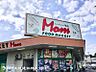 周辺：【フードマーケットMom四季美台店】890ｍ　鮮度良好の肉や魚、地場の新鮮野菜をお手頃価格で提供！惣菜も豊富で、日々の食卓を支える地域密着型のスーパーです。駐車場完備で買い物もラクラク！