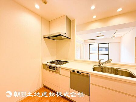 【キッチン】毎日使う場所だからこそ、ストレスなく使えて、スムーズな家事ができる空間になっております。