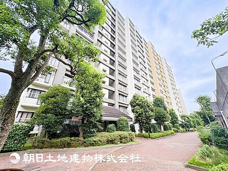 1日の疲れを癒すバスタイム。心地よいリラックスを叶える独立した美しい空間です。