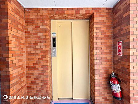【エレベーター】荷物の搬入などにも使える便利な設備があります。
