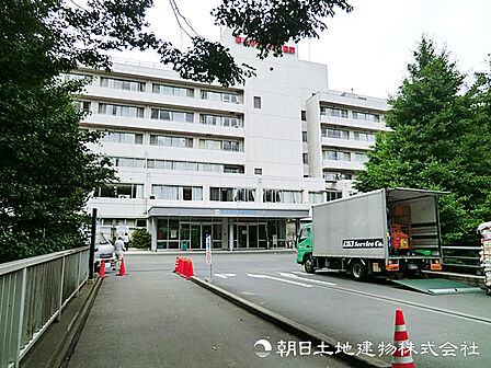 【横浜旭中央総合病院】410ｍ　内科・外科・整形外科・救急など一通りを対応してくれる総合病院です。手術や入院の設備も整っており、いざというときに安心の存在です。