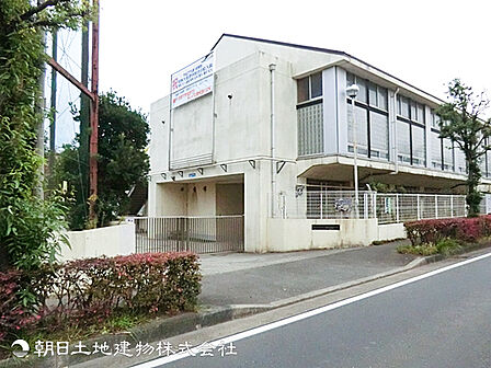 【茅ケ崎中学校】520m 緑豊かな環境のもと、学習意欲が高く落ち着いた雰囲気の中で、部活動と学業の両立(文武両道)に励むことができる学校です。