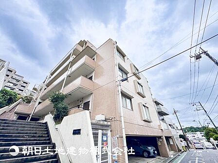 大切なご家族、招いた友人と過ごすひと時を溢れる光が優しく包み込む空間。