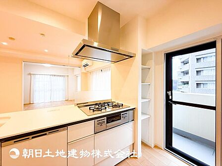 【キッチン】快適な日常を支える機能性と強さがひとつになった自慢のキッチンです。