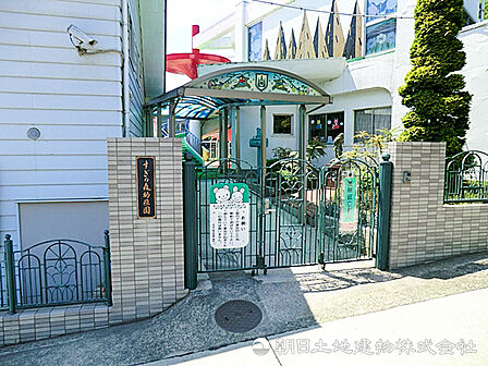 【すぎの森幼稚園】1200m 広い園庭とたくさんの遊具で毎日楽しく遊べます。自由遊びやお友達との関わりを大切にしながら、工作や絵画などの制作、季節の行事も実施しています。