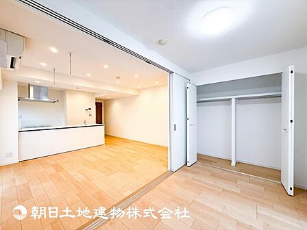 【居室】一人で過ごす空間は音楽を聴いたり読書をしたりと趣味を楽しめる空間です。