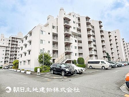 大切な家族、お客様をお迎えする玄関は住宅の入口。落ち着いた雰囲気。