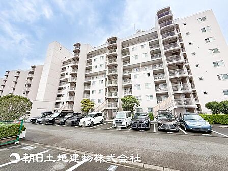 大切なご家族、招いた友人と過ごすひと時を溢れる光が優しく包み込む空間。
