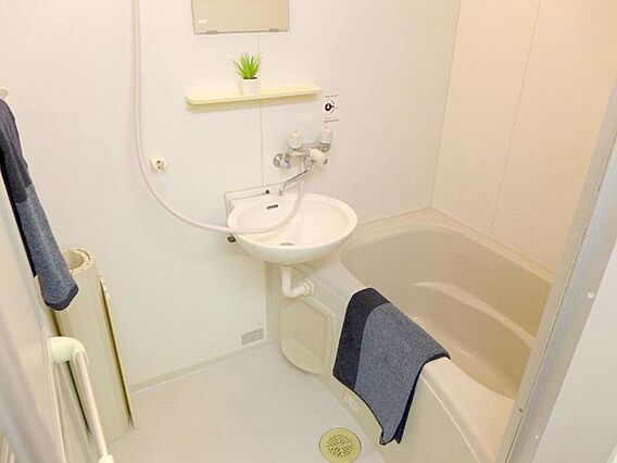 トイレ別のバス...