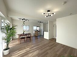 グランドメゾン城北N棟 2LDKのリビング/ダイニング