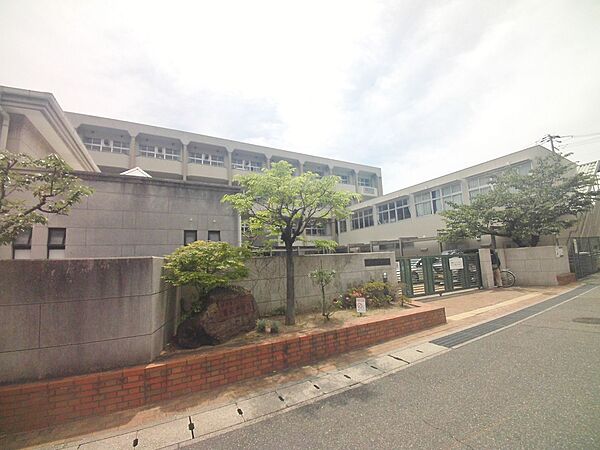 画像18:神戸市立鷹匠中学校