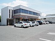 セブンイレブン(215m)
