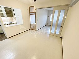 京成松戸線 上本郷駅 徒歩12分の賃貸アパート 3階2LDKのリビング/ダイニング