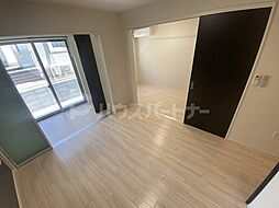 カルマティー 1階1LDKのリビング/ダイニング