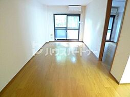 ブロードフォーリスト 1階2LDKのリビング/ダイニング