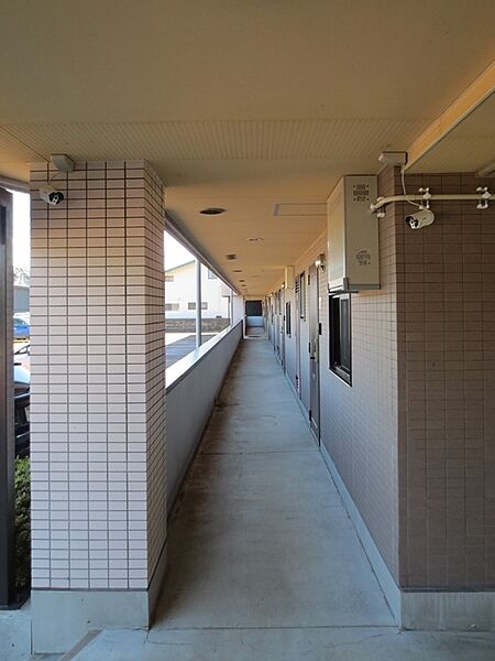 画像17:共用廊下には防犯カメラが設置されています