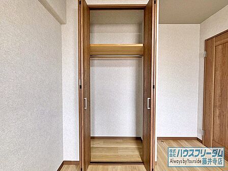 かさばる冬物などの収納にも困りません。