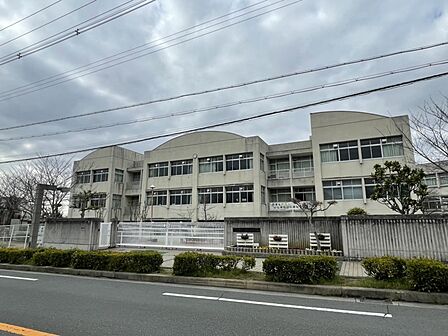 富田林市立明治池中学校