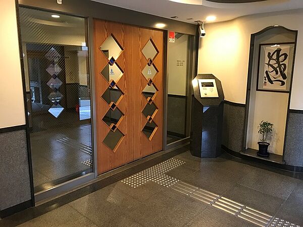 玄関を拡大表示