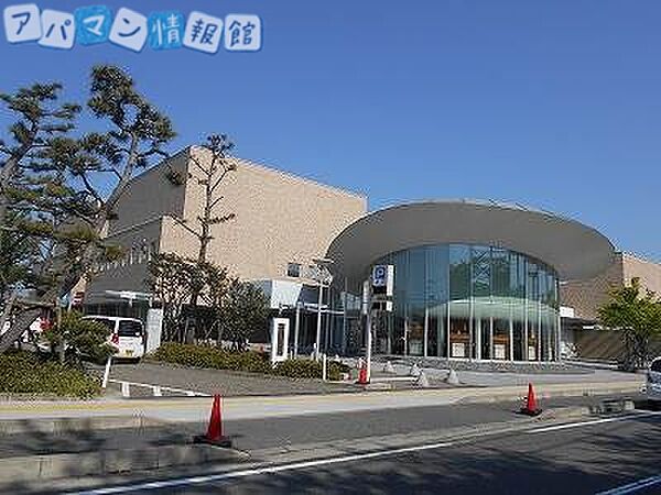 画像20:新潟市立中央図書館 632m