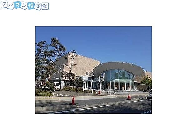 画像22:新潟市立中央図書館 921m