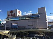松坂屋 高槻店（552m）