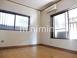 セ・ラッスレル 103 1階1Kのリビング/ダイニング