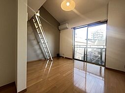 I.Sサンヴィアーレ 2階ワンルームのリビング/ダイニング