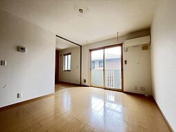 フレンズハイム 202 2階1LDKのリビング/ダイニング