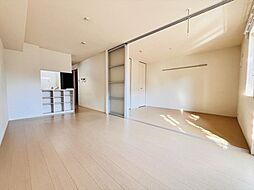 キールマルティーニ 102 1階1LDKのリビング/ダイニング