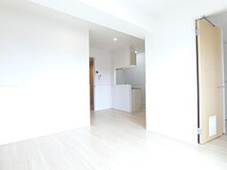 シャロン武蔵関 201 2階1LDKのリビング/ダイニング