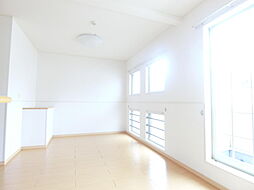 ジュネス・クラール 2階1LDKのリビング/ダイニング